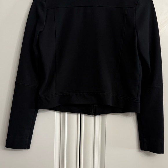 Lole Size XS Black Crew Neck Cropped Knit Bomber Jacket Zipper and Two Pockets - Picture 9 of 11